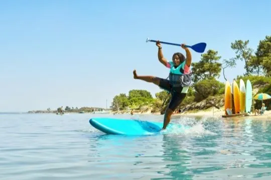 CROSSBORDERTRAVEL_SELFIE_SUP_travel-cahs